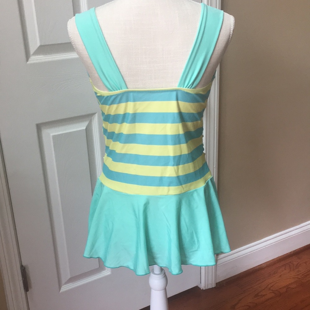 Two piece bathing suit - Picture 2 of 8